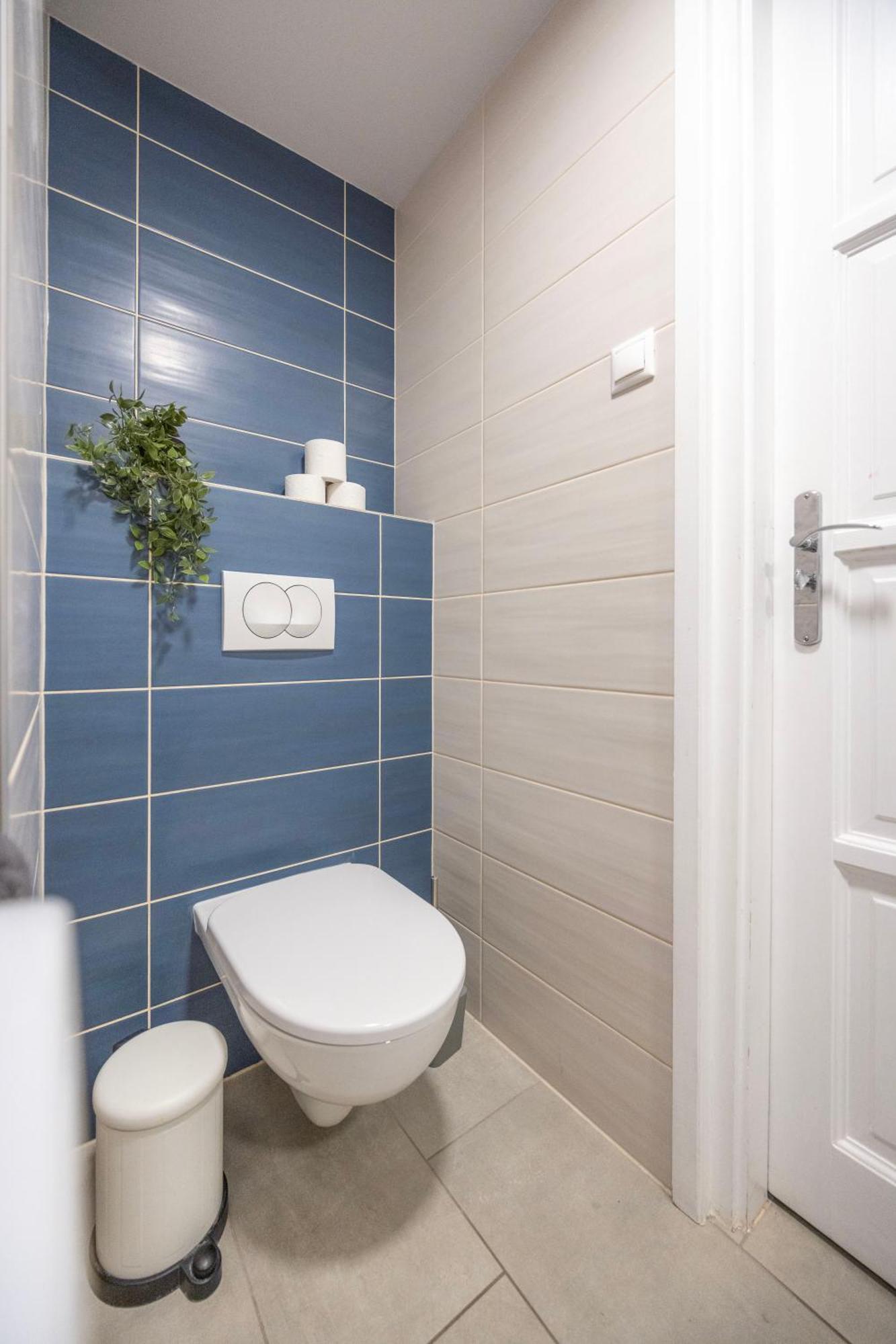 Exclusive & Grand Next To The Fashion St' Apartment